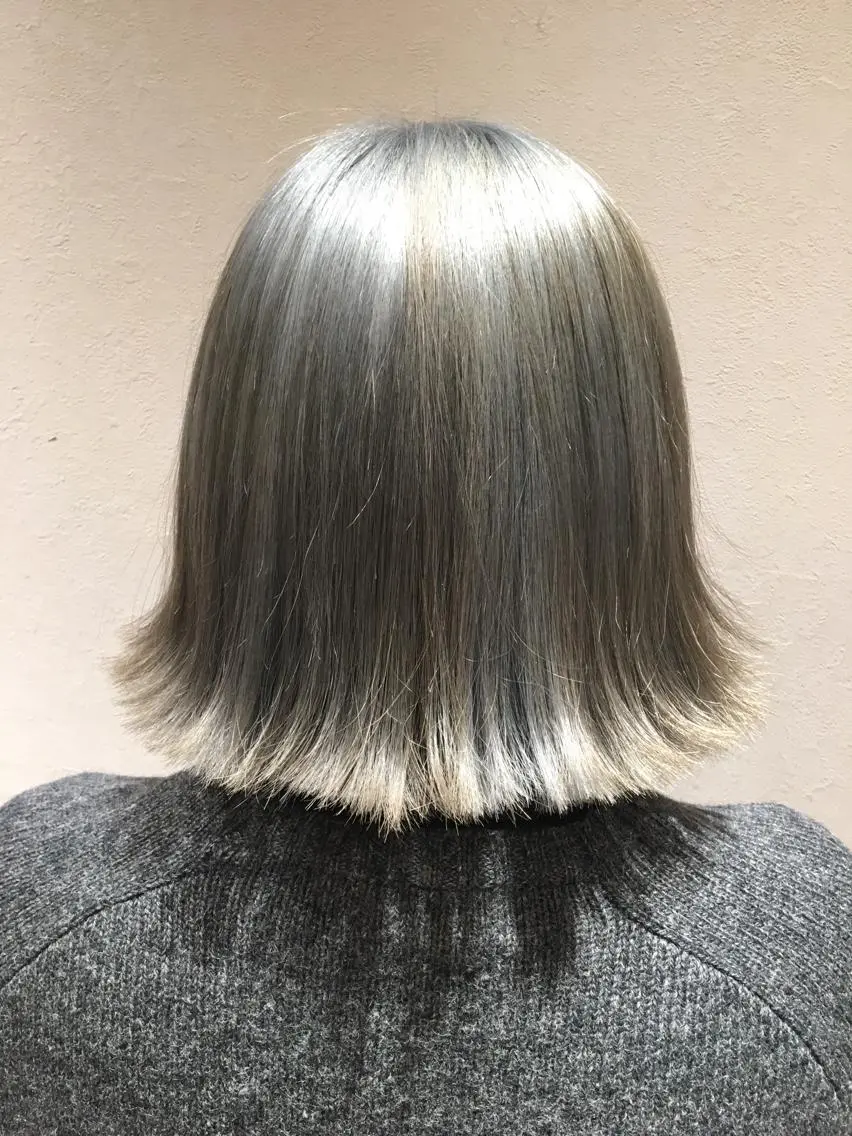 ミディアム カラー アッシュ ホワイトアッシュ レイヤーカットモデル 募集/藤原一真のヘアスタイル