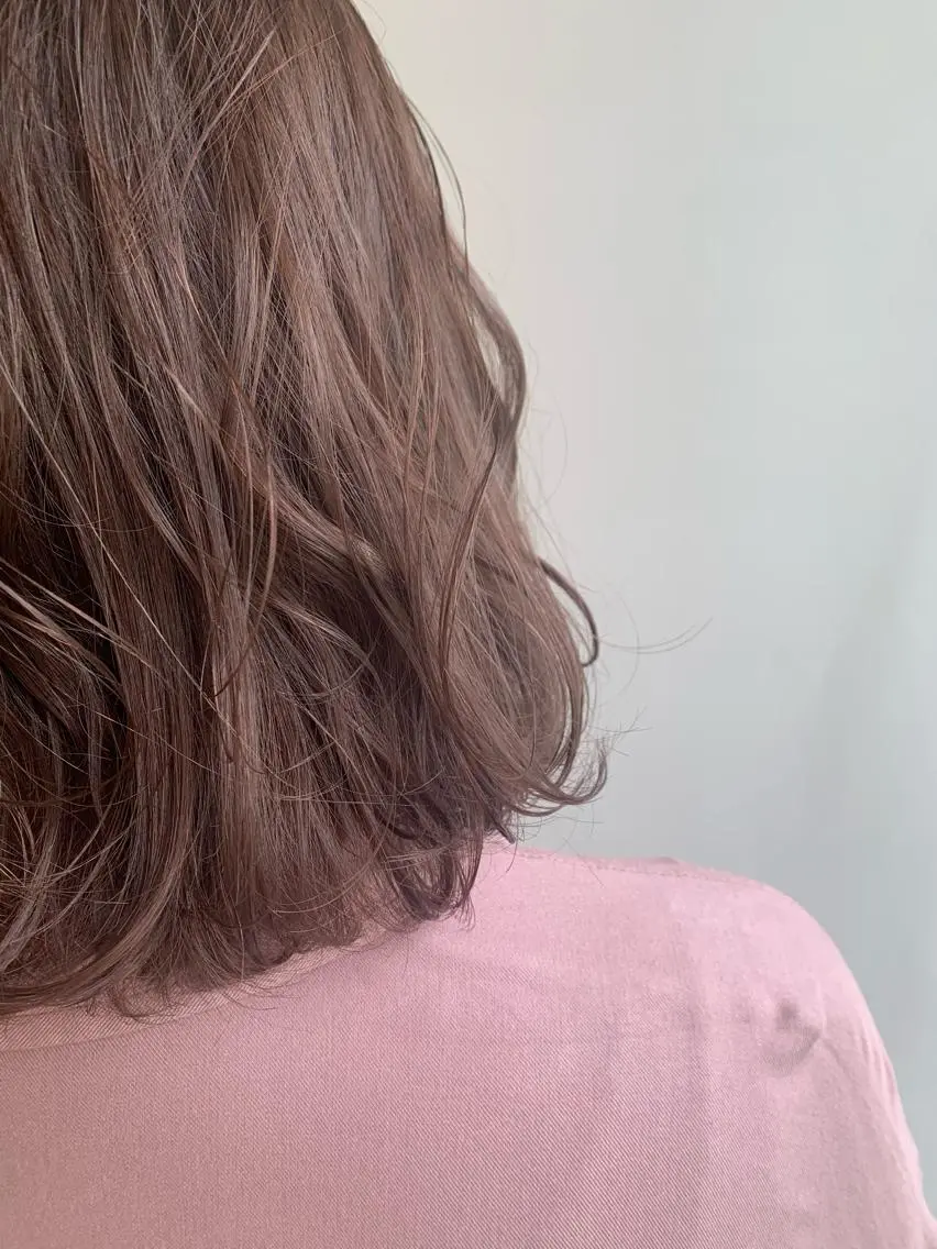 ミディアム カラー パーマ ヘアアレンジ ベージュカラー ピンクカラー ピンクベージュ 加藤 綾華のヘアスタイル