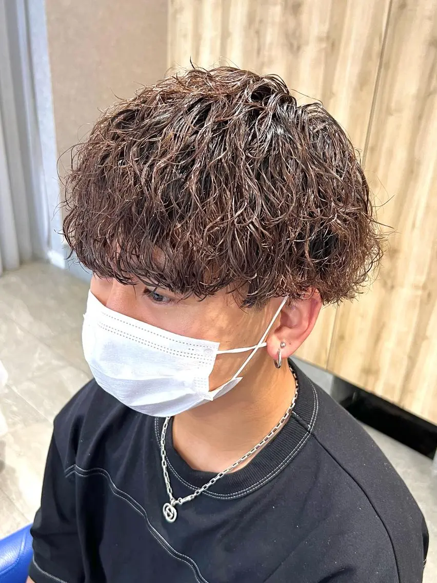 ショート パーマ メンズ メンズパーマ メンズツイストパーマ ツイストスパイラルパーマ 波巻きパーマ スパイラルパーマ メンズパーマ職人 加藤 弘貴のヘアスタイル