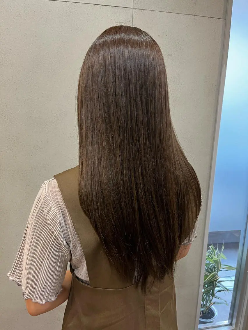 セミロング アッシュ おせ ちさとのヘアスタイル