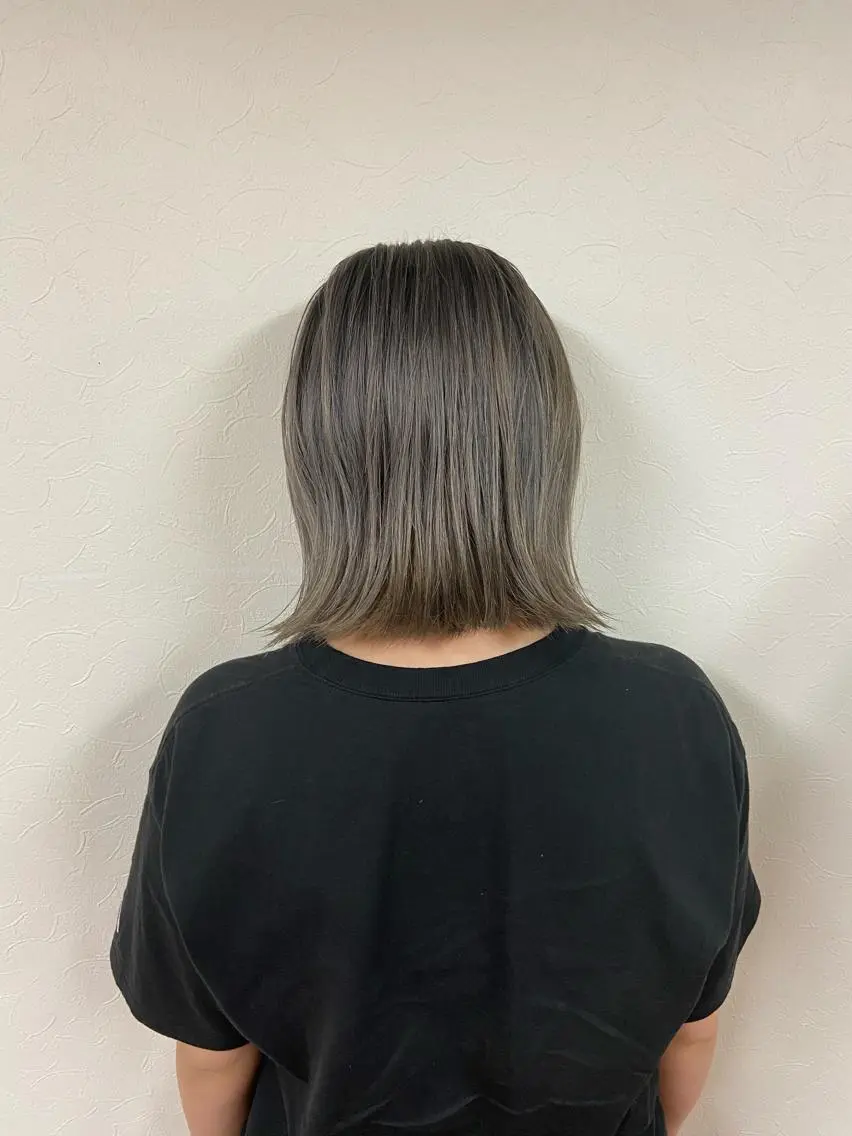 ショート カラー グレージュ ボブ 外ハネヘア 森 健人のヘアスタイル