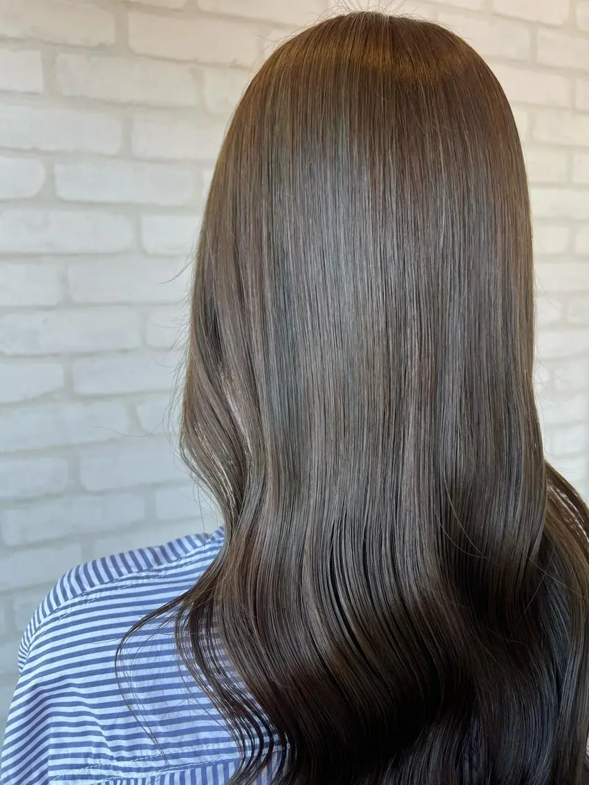 ロング カラー ヘアカラー 石崎 真維のヘアスタイル