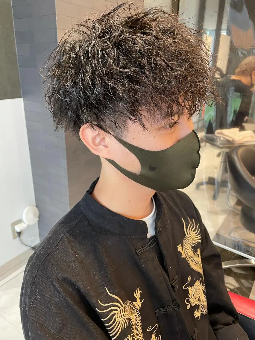 ショート パーマ メンズ メンズパーマ 刈り上げ ショートヘア スパイラルパーマ メンズヘア特化 崎田 成人のヘアスタイル