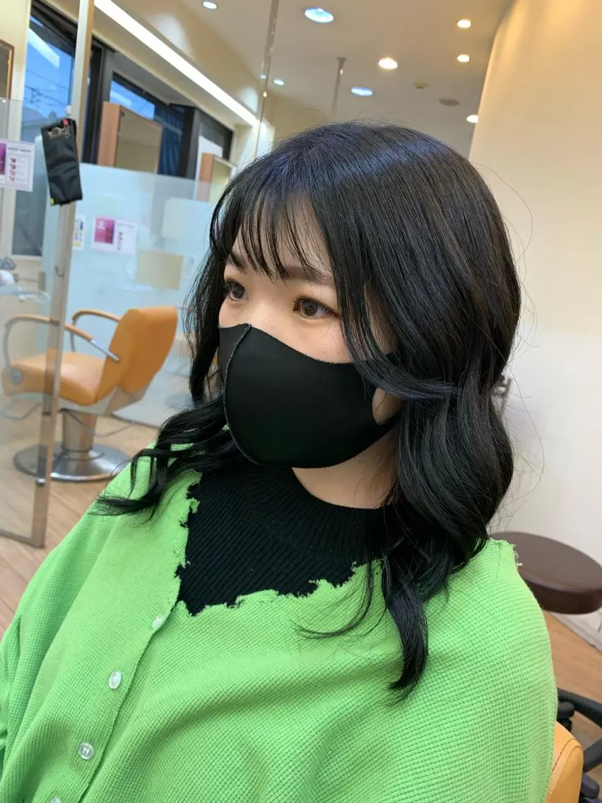 ミディアム カラー 黒髪 ブルーカラー ブルーブラック 韓国風ヘア 板倉 花連 💌リピーター様へ↓のヘアスタイル