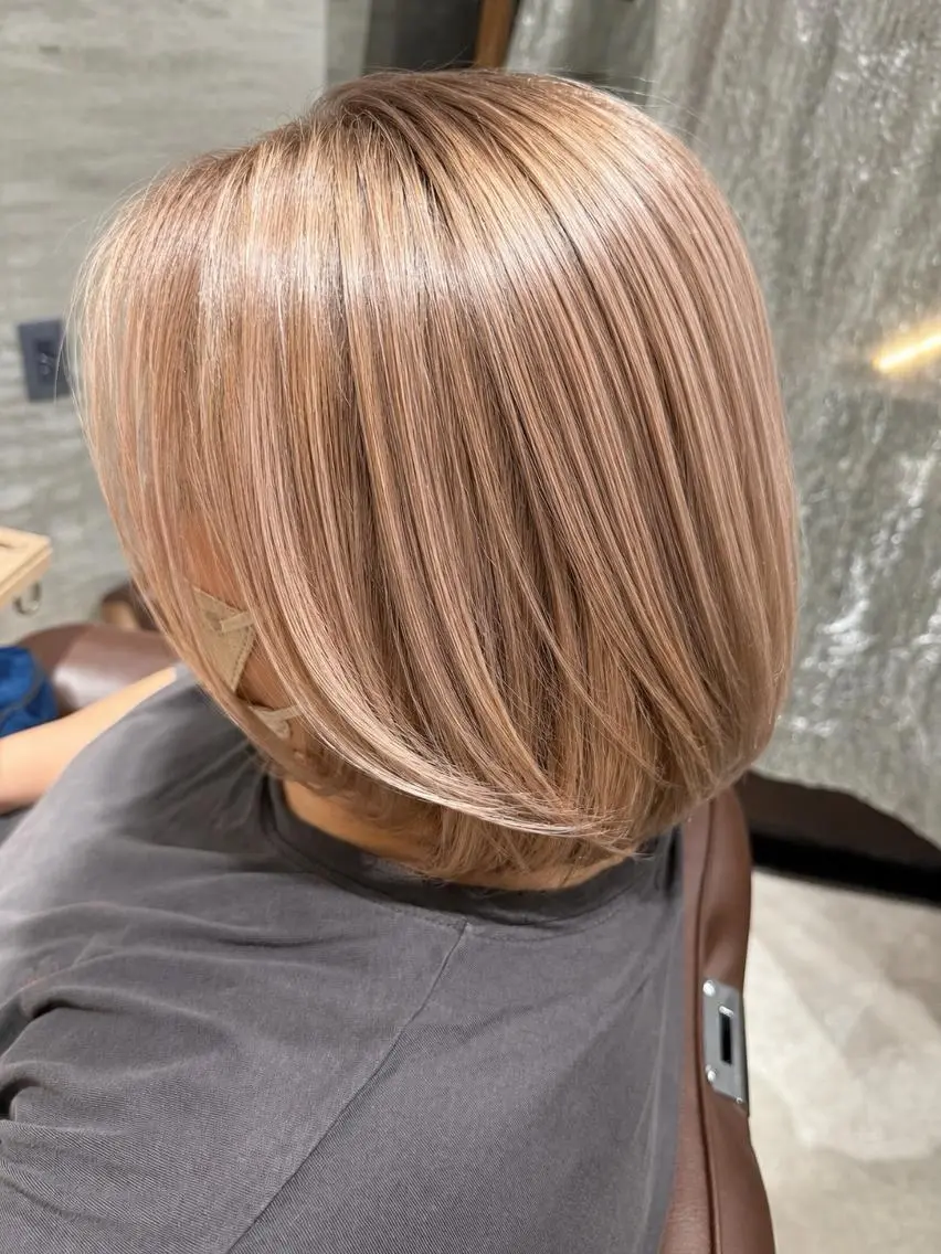 ミディアム スタッフ1 アシスタントのヘアスタイル