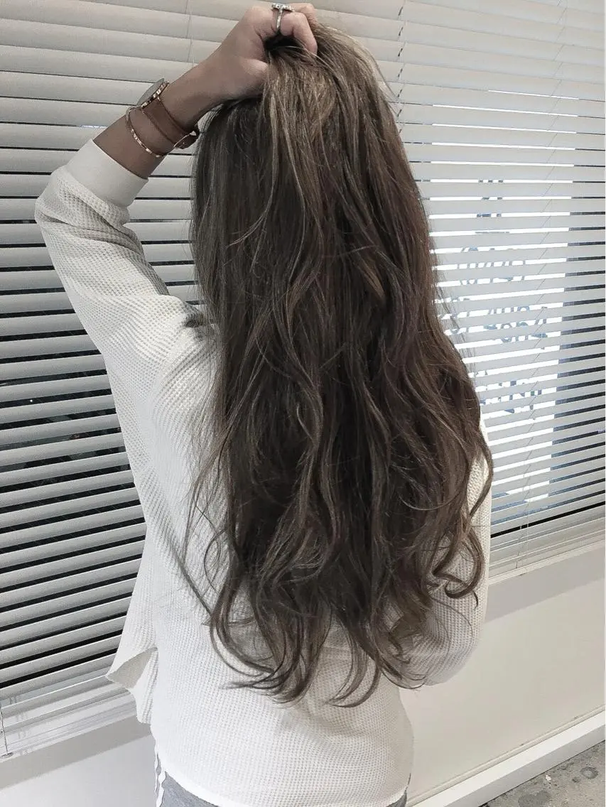 ロング アッシュ アッシュグレー アッシュグレージュ ハイライト ヘアカラー トリートメント バレイヤージュ 藤沢 髪質改善 竹内ケンゴのヘアスタイル
