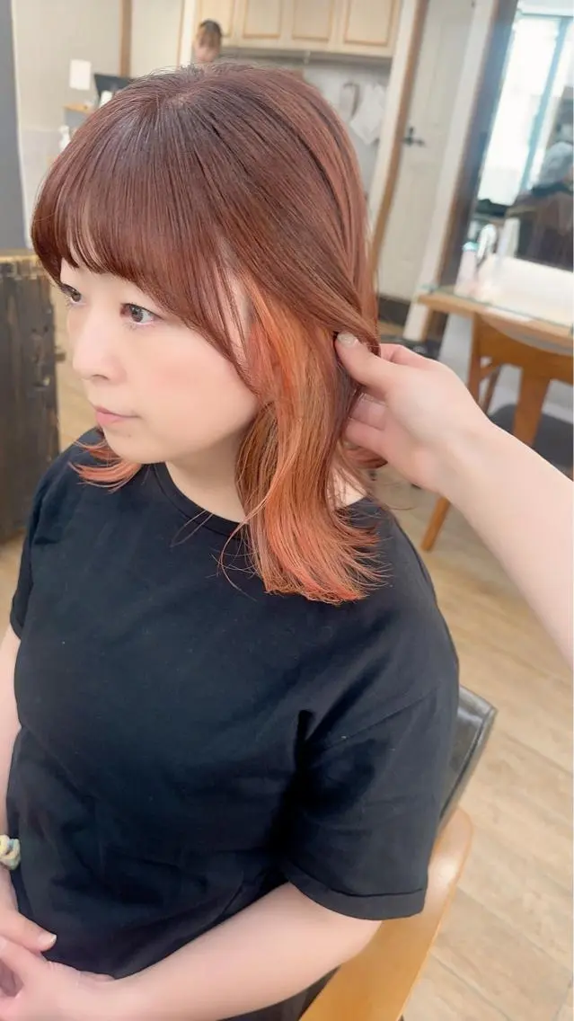 ミディアム カラー パーマ ヘアアレンジ メンズ キッズ ネイル マツエク・マツパ アイブロウ カット ヘアカラー レイヤーカット／ 巻ける縮毛矯正のヘアスタイル