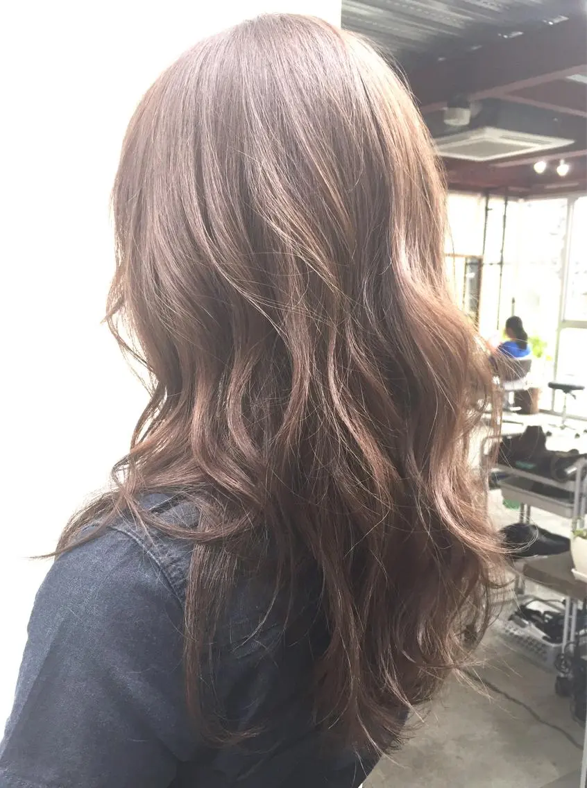 セミロング カラー アッシュ ブリーチ ブリーチなしカラー 福地 礼奈のヘアスタイル