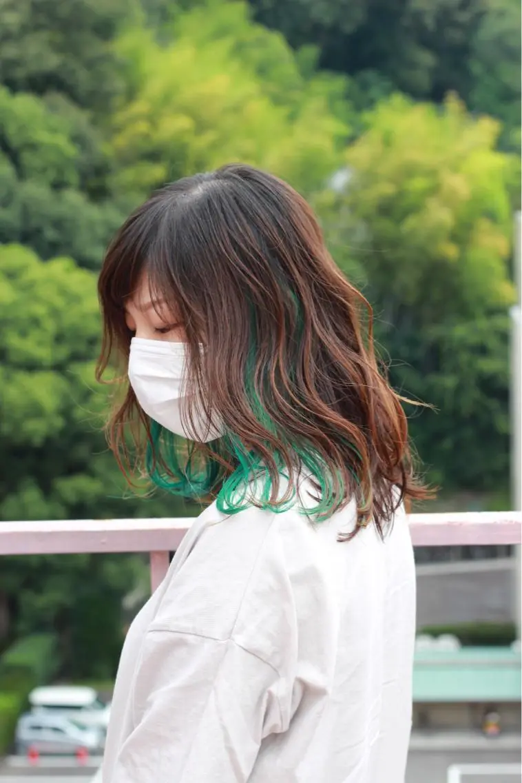 ミディアム カラー エメラルドグリーン Viage （ビアージュ）のヘアスタイル