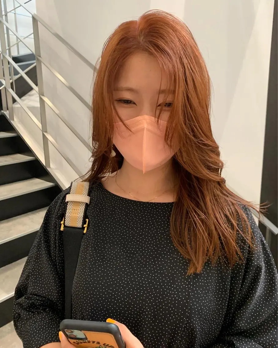 セミロング カット ヘアカラー miu (ミユ)のヘアスタイル