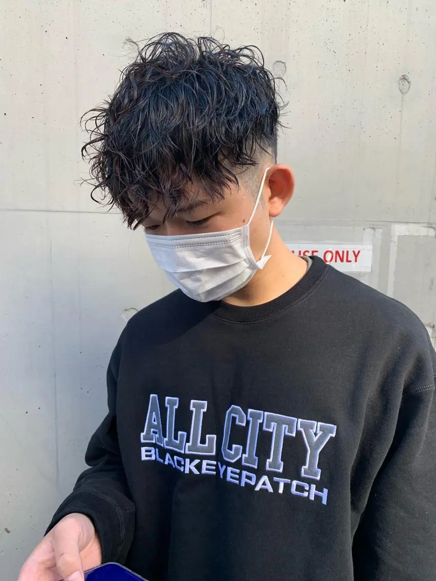 ミディアム パーマ メンズ 三矢 ちなつのヘアスタイル