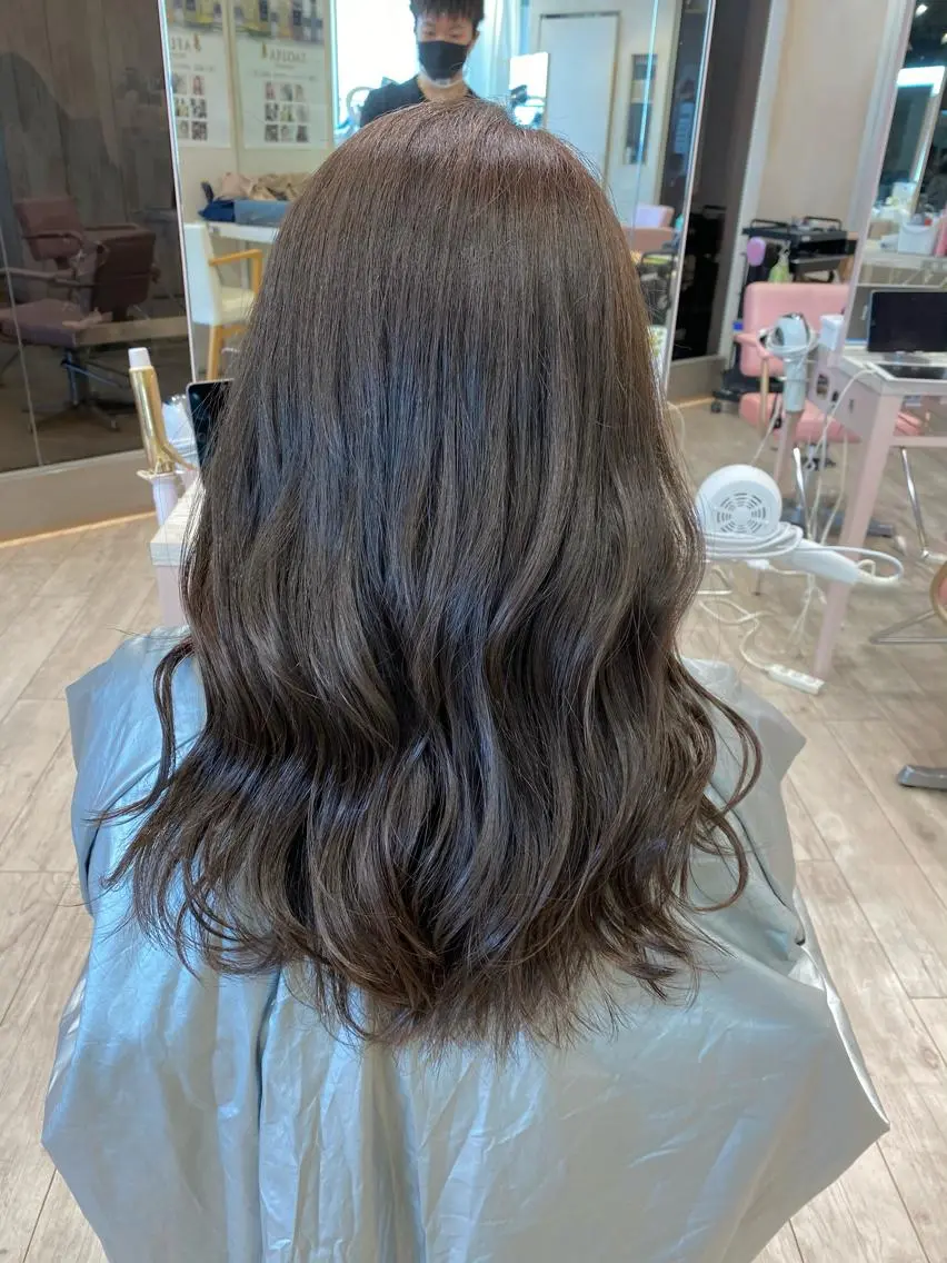 セミロング カラー カット ヘアカラー トリートメント 顔まわりカット🌟 くびれヘア/寺門遥輝のヘアスタイル