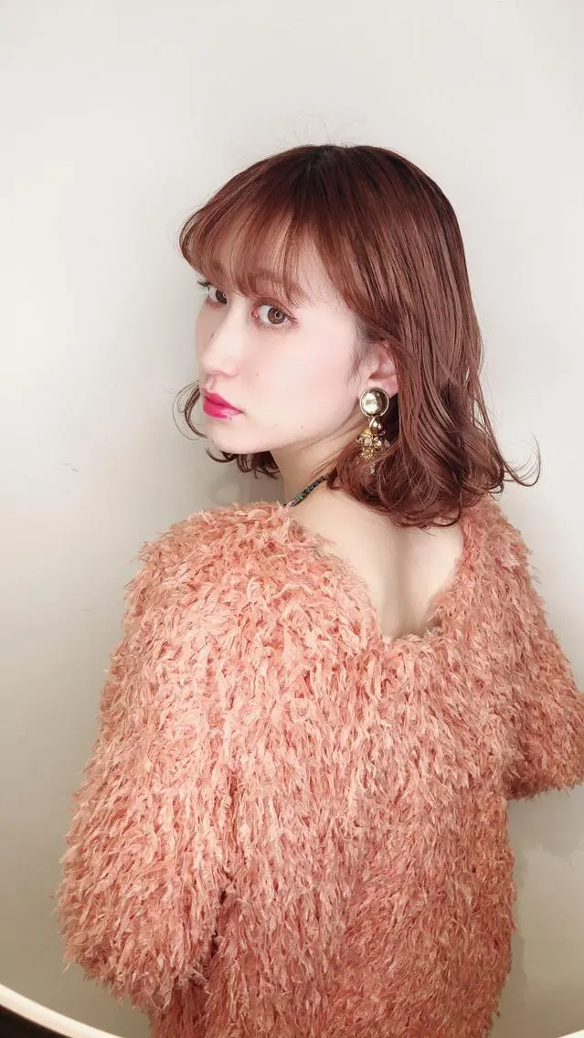 ミディアム カラー ウルフカット／吉村 桃子のヘアスタイル