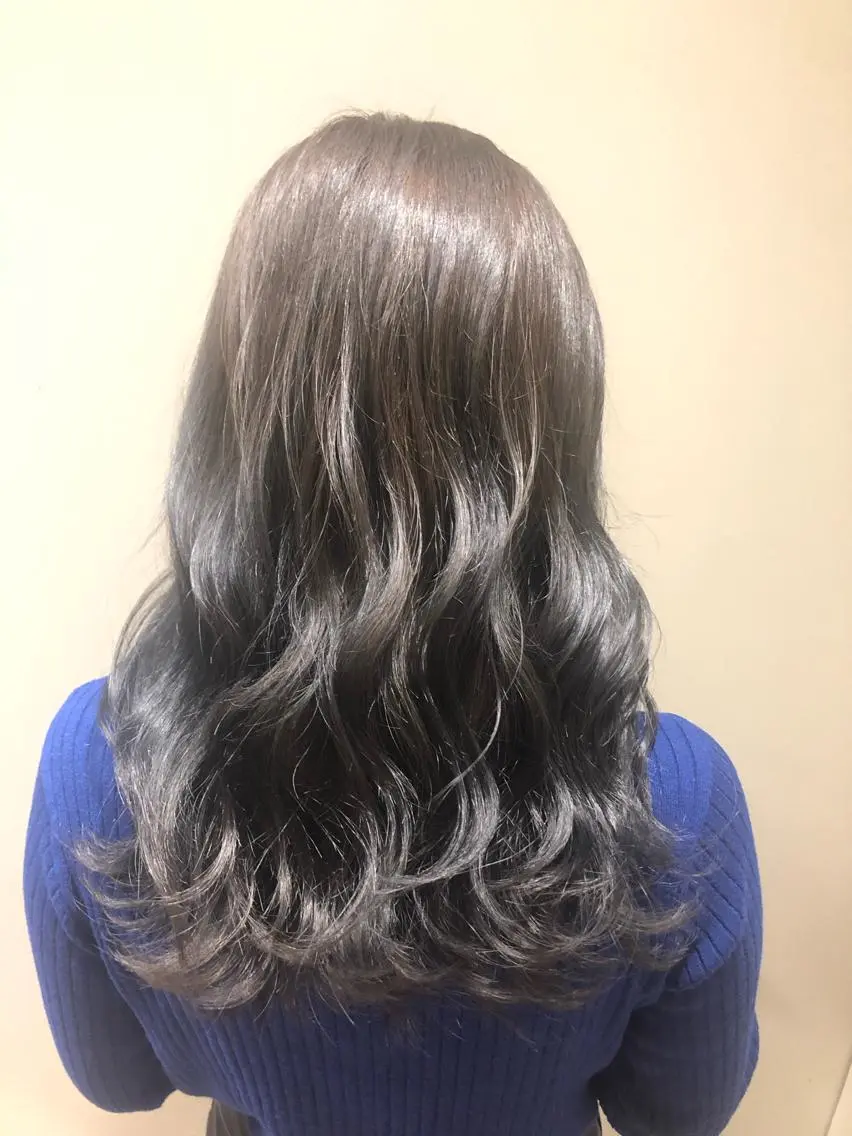 ロング カラー ダークグレー カット ヘアカラー トリートメント 💓シールエクステ ルミエールのヘアスタイル