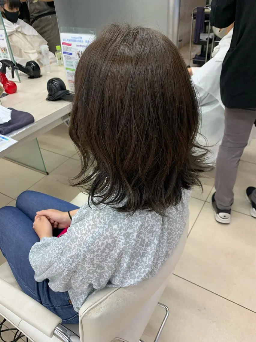 ミディアム カラー アッシュ アッシュブラウン ブラウンカラー 透明感カラー ヘアカラー ✂︎レディース のメンズカット屋さんのヘアスタイル