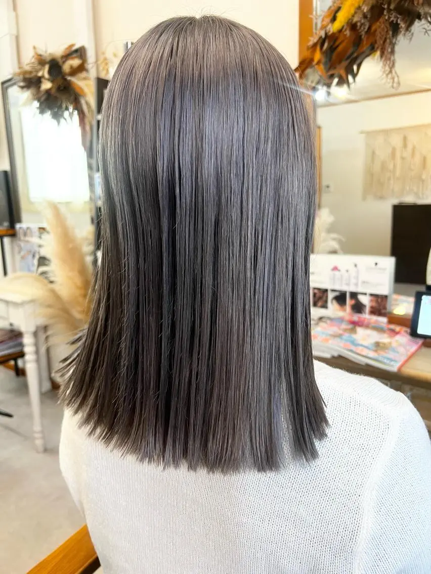 ロング カラー シルバー ホワイトシルバー カット ヘアカラー トリートメント hair works raptureのヘアスタイル