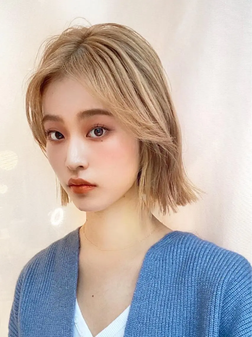 ミディアム カラー ベージュカラー 透明感カラー グレージュ ボブ カット ヘアカラー トリートメント レイヤー専門家 ダブルカラー修のヘアスタイル