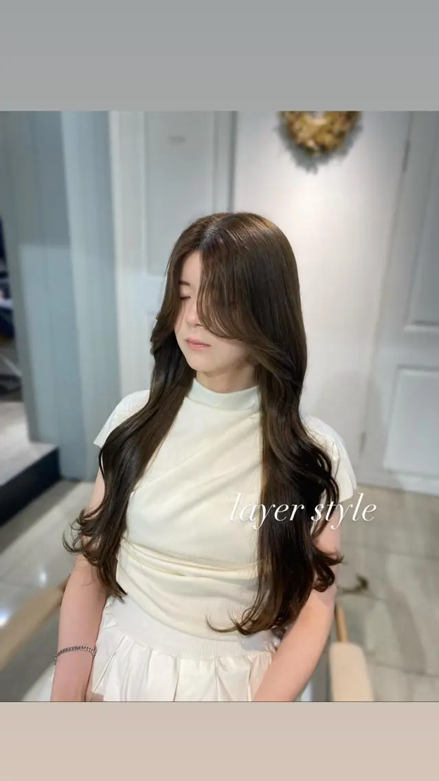 ロング カラー アッシュ ベージュカラー 黒髪 ブリーチ ブルーカラー カット ヘアカラー トリートメント 韓国風レイヤーカット 💎髪質改善"yuiのヘアスタイル