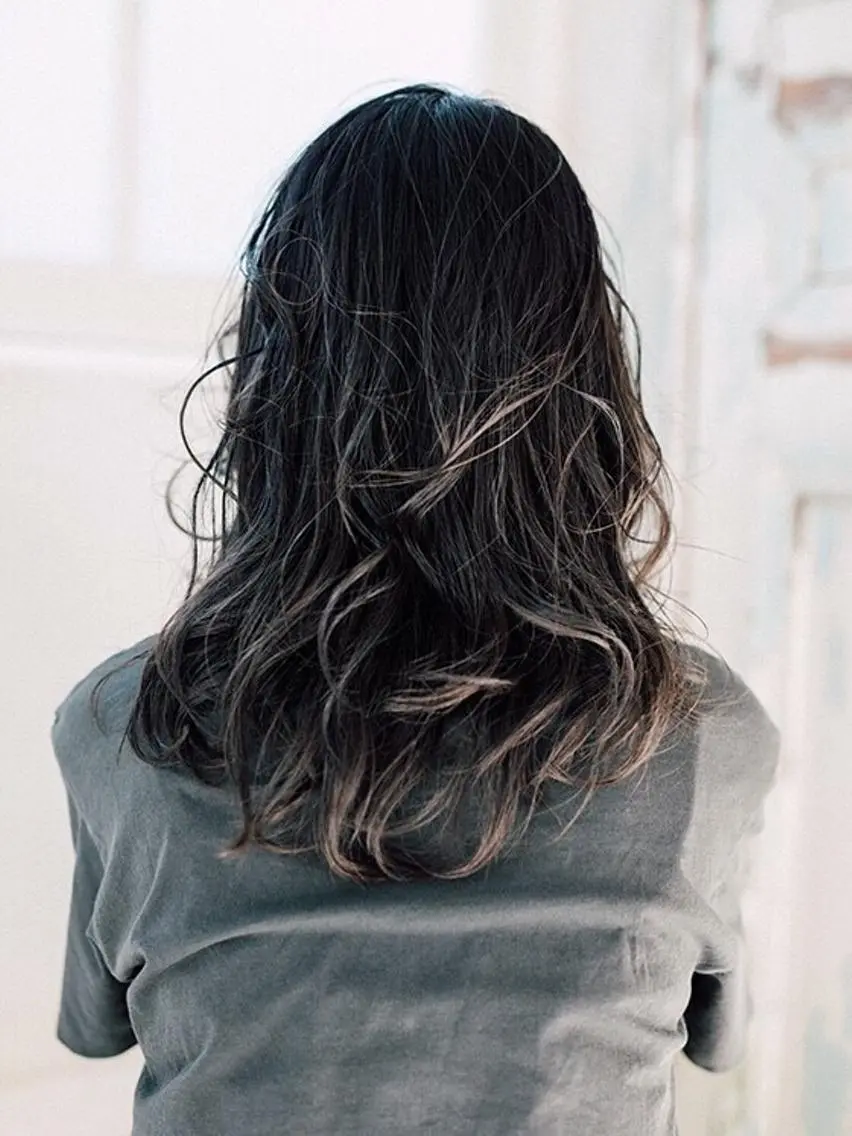 セミロング カラー カット トリートメント 白髪ぼかしハイライト 柳川拓哉のヘアスタイル