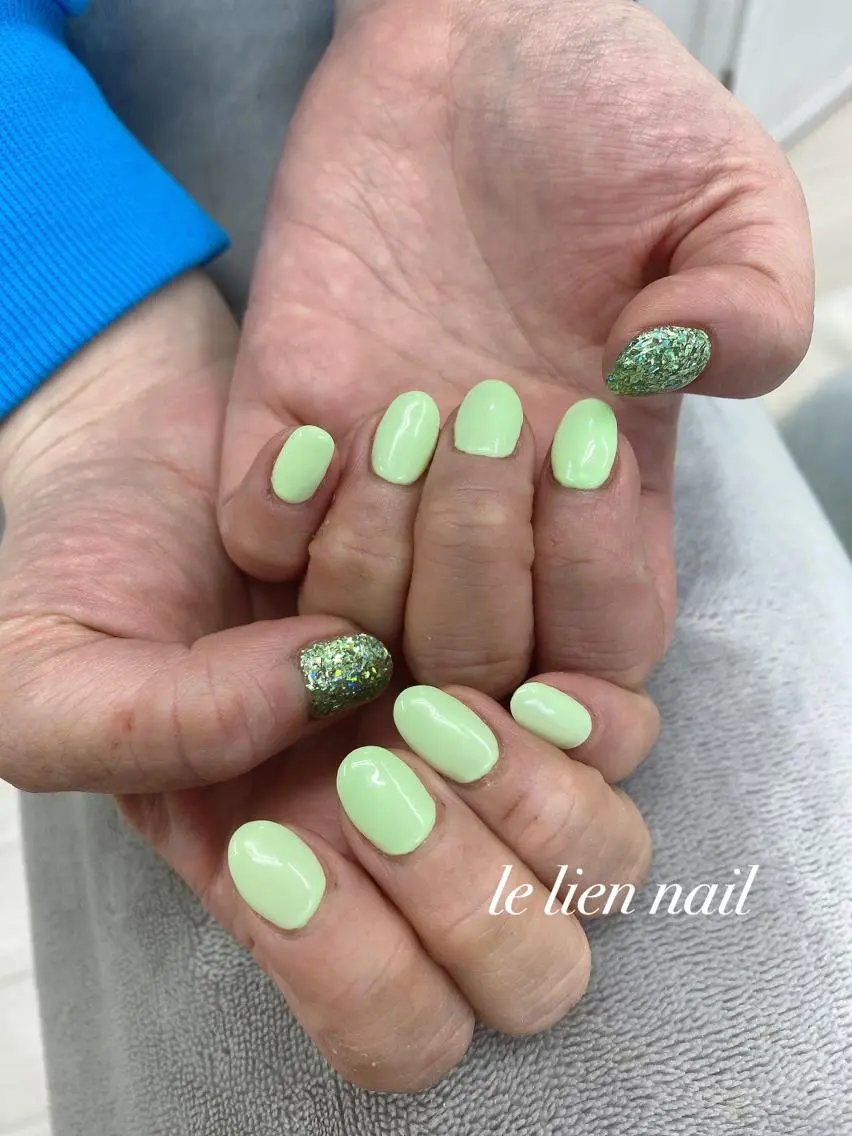 ネイル グリーン ラメ(グリッター) ワンカラーネイル パステルネイル 春ネイル le lien nailのネイルデザイン