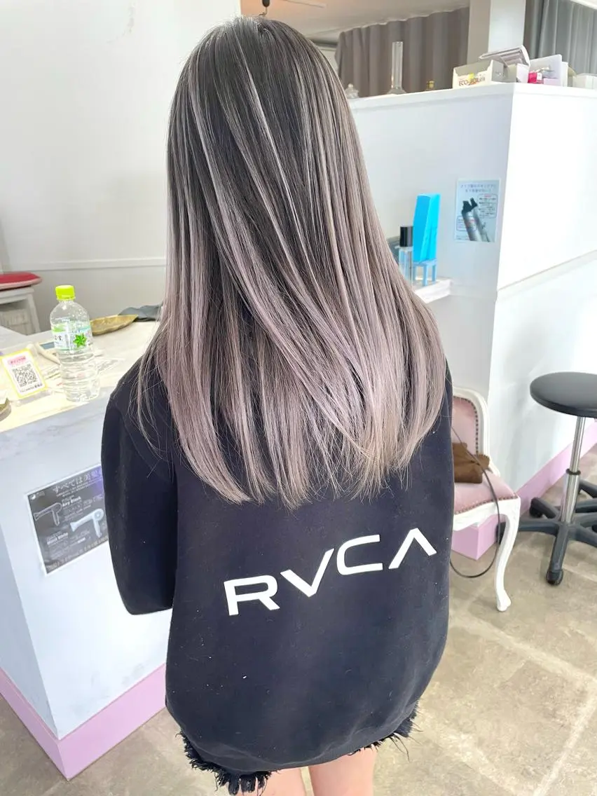 ロング レイヤーカット ヘアカラー トリートメント Lit.豊橋 夏目のヘアスタイル