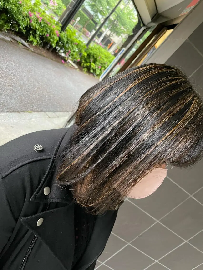 ミディアム ボブ ハイライト ヘアカラー 山本 雷のヘアスタイル