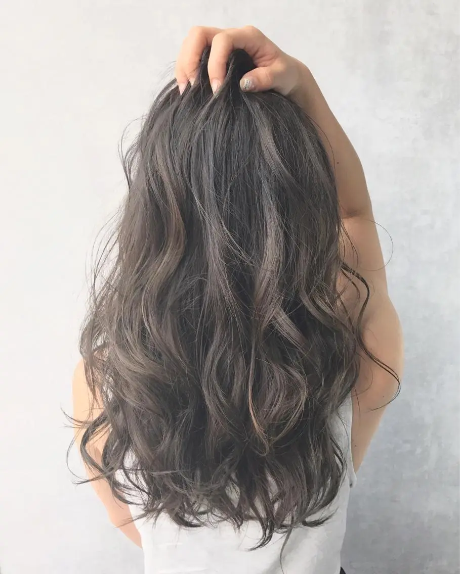 セミロング カラー グレージュ ハイライトカラー ハイライト TOMOYA/ ショート、レイヤーのヘアスタイル