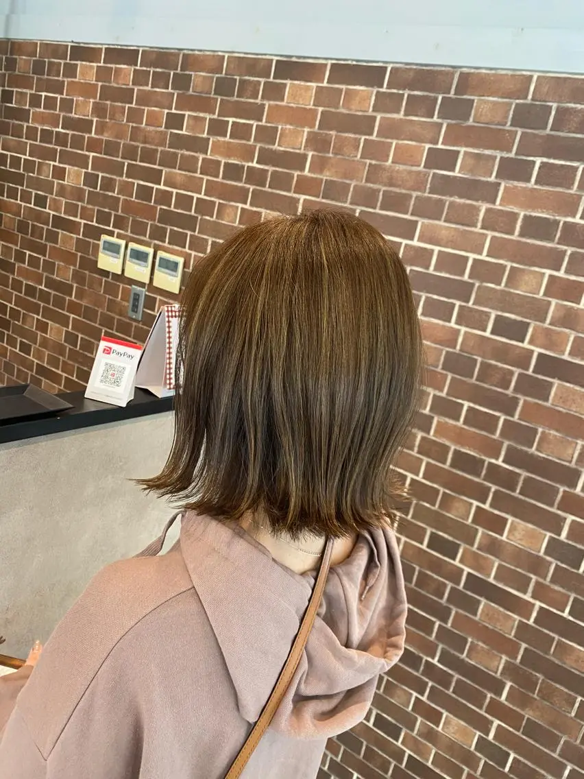 ミディアム カラー ベージュカラー ハイライトカラー ボブ ハイライト 外ハネヘア カット ヘアカラー トリートメント KAITOH ATSUSHIのヘアスタイル