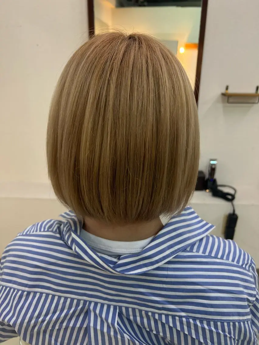 ミディアム ボブ レイヤーカット 小飯田　武斗のヘアスタイル