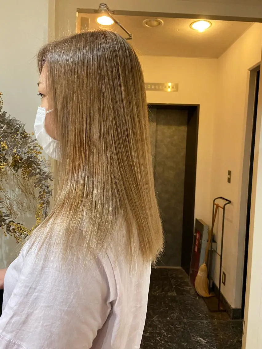セミロング カラー SALTWATER AYARIのヘアスタイル