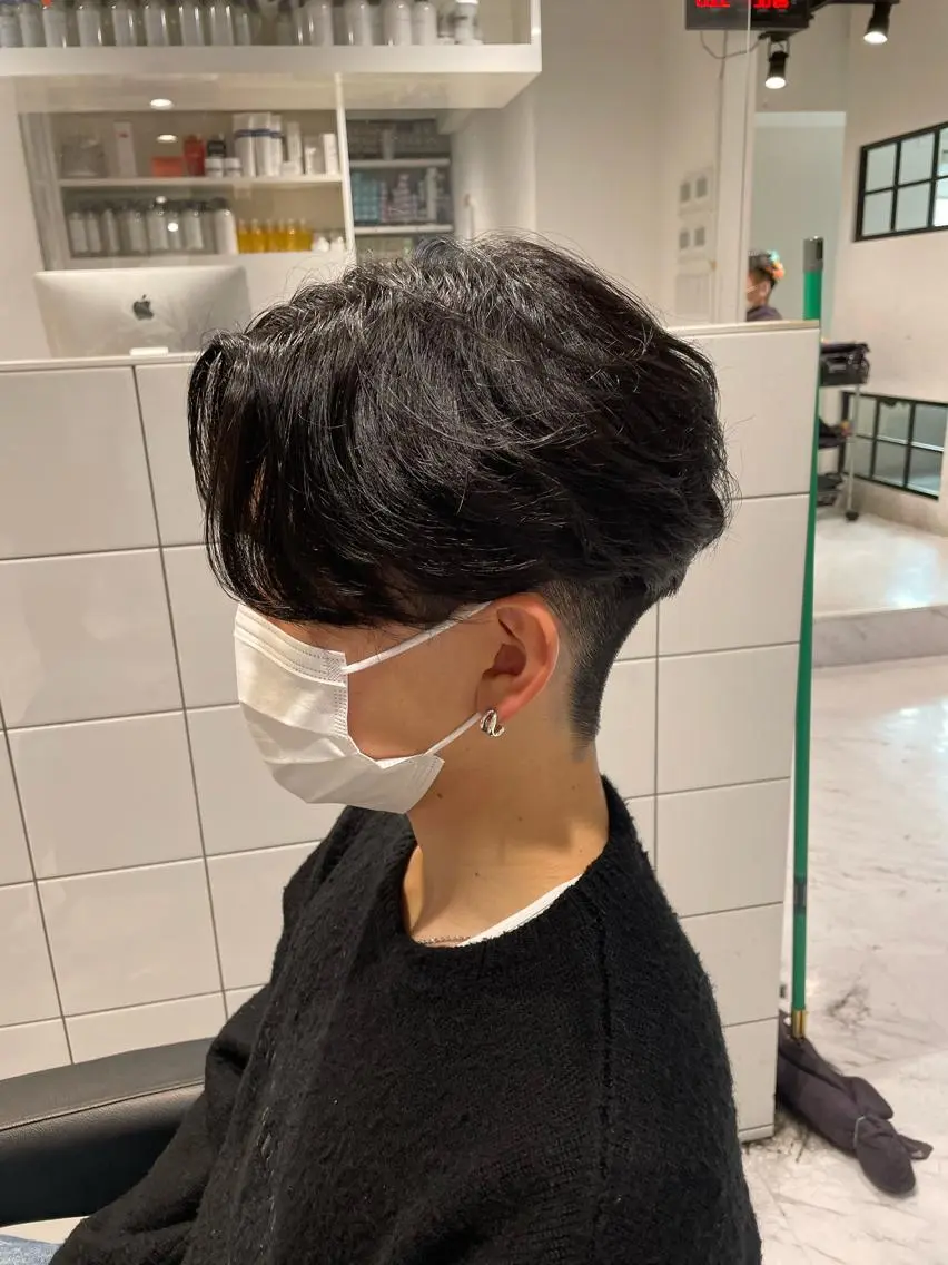 ショート カラー パーマ ヘアアレンジ メンズ キッズ ネイル マツエク・マツパ アイブロウ アップバング センターパート マッシュウルフ マッシュ メンズパーマ ヘアカラー トリートメント ヘッドスパ ヘアセット スパイキー/フェザー /波巻き/かいとのヘアスタイル