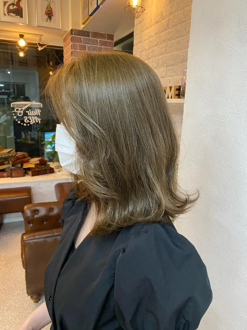 セミロング カラー アッシュ ハイライトカラー ハイライト エクステ ハイトーン 💭黒崎ハルカのヘアスタイル