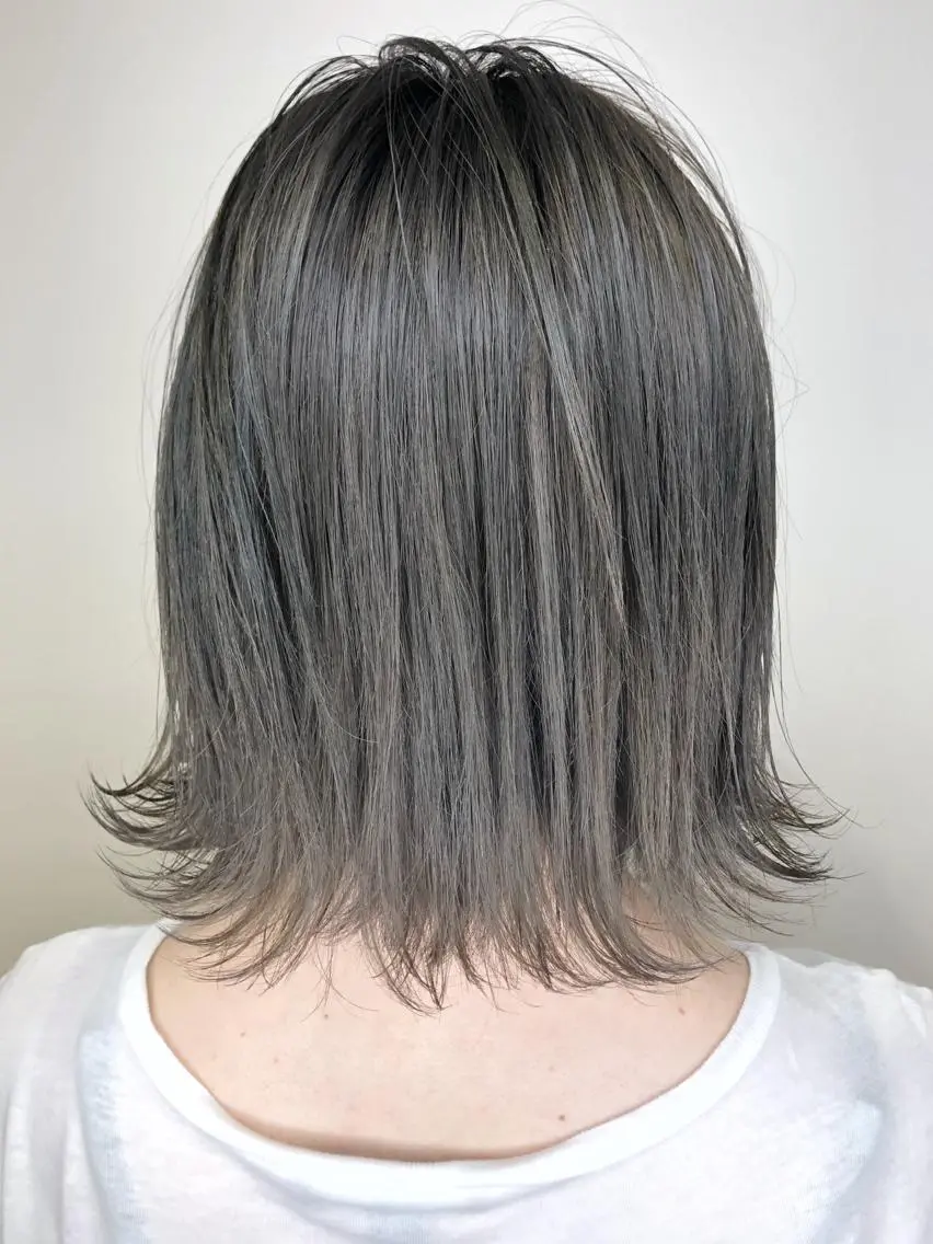 ミディアム カラー ブリーチ グレージュ イルミナカラー メンズヘア特化 崎田 成人のヘアスタイル