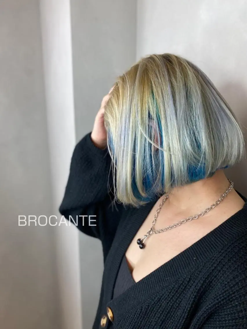 ショート カラー ブリーチ ケアブリーチ ハイトーンカラー インナーカラー シルバー ヘアカラー BROCANTE立川 karasawa.nのヘアスタイル