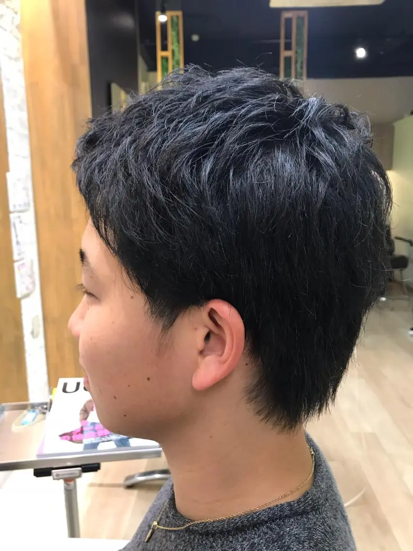 ショート メンズ 縮毛矯正 ミディアム レイヤー 顔周り金山のヘアスタイル