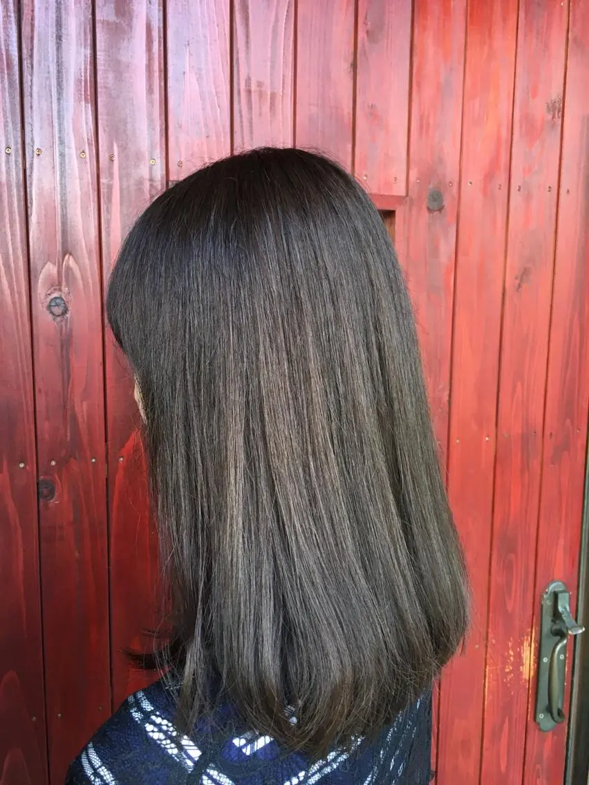 ミディアム カラー アッシュ アッシュグレー イルミナカラー カット 縮毛矯正 トリートメント plaatje 義見のヘアスタイル