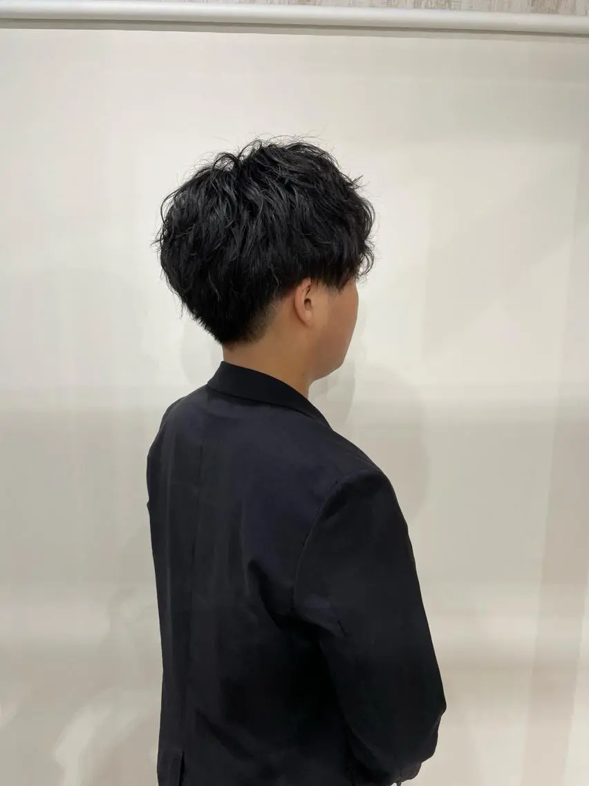 ショート パーマ メンズ white.梅田 デザインカラー🦄のヘアスタイル