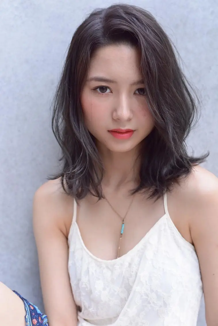 ミディアム ハイライト エクステ(レミー毛) NINEのヘアスタイル