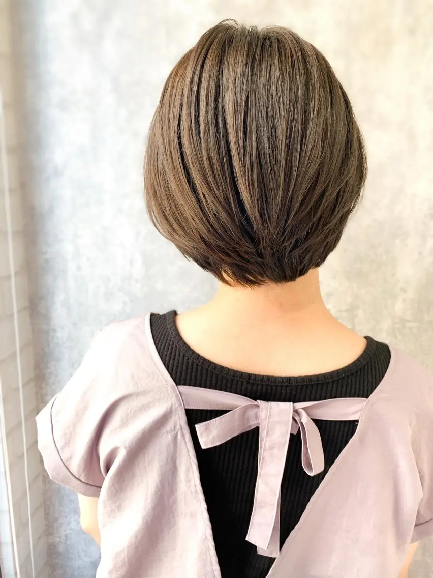 ショート カラー ヘアアレンジ ショートボブ アディクシーカラー アッシュ バレイヤージュ ブリーチ カット ヘアカラー トリートメント Zina福岡天神🪞 髪質改善🪞レイヤーのヘアスタイル