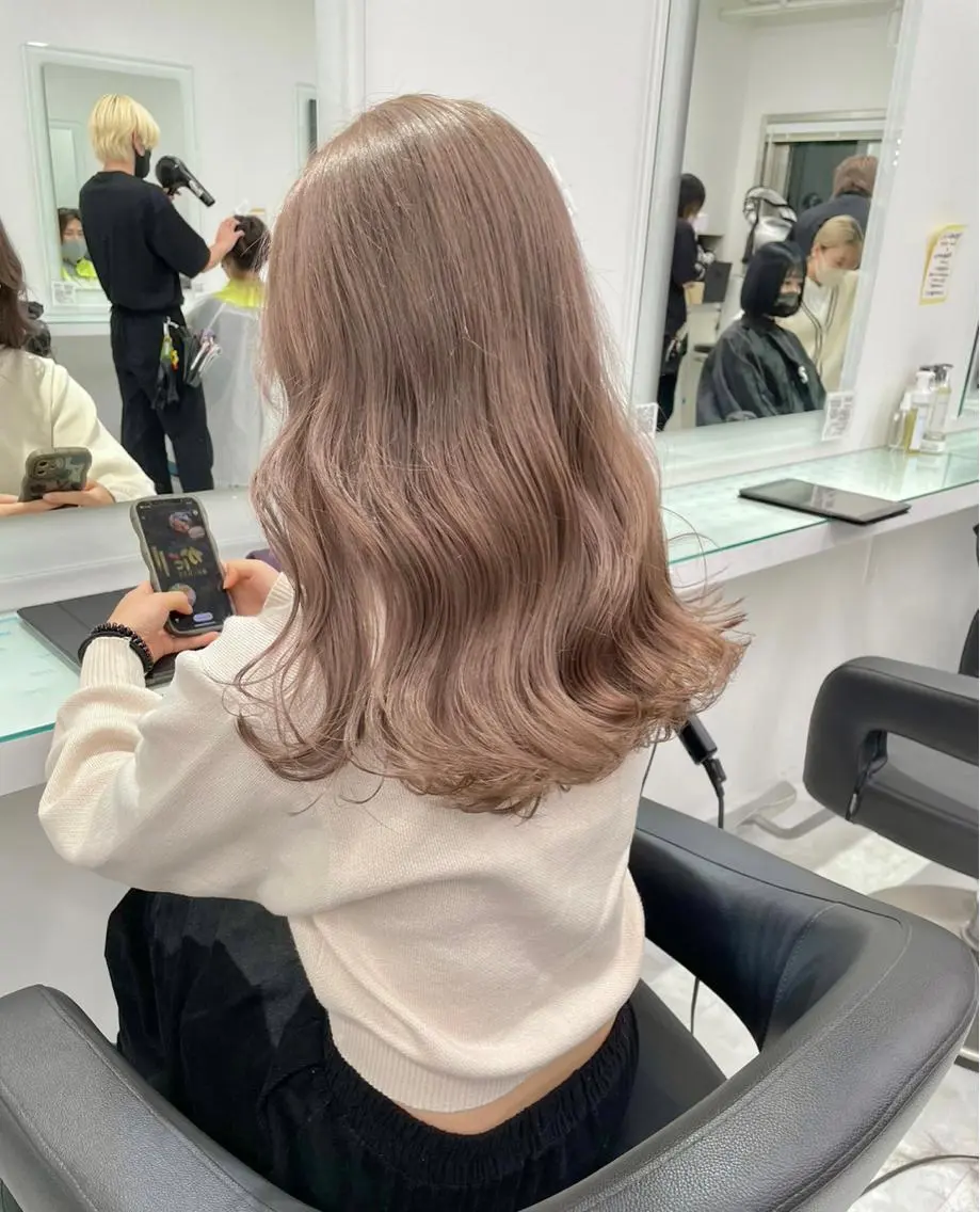 セミロング カラー ヘアアレンジ メンズ キッズ ネイル マツエク・マツパ アイブロウ ♡ 𝐑𝐈𝐎♡のヘアスタイル