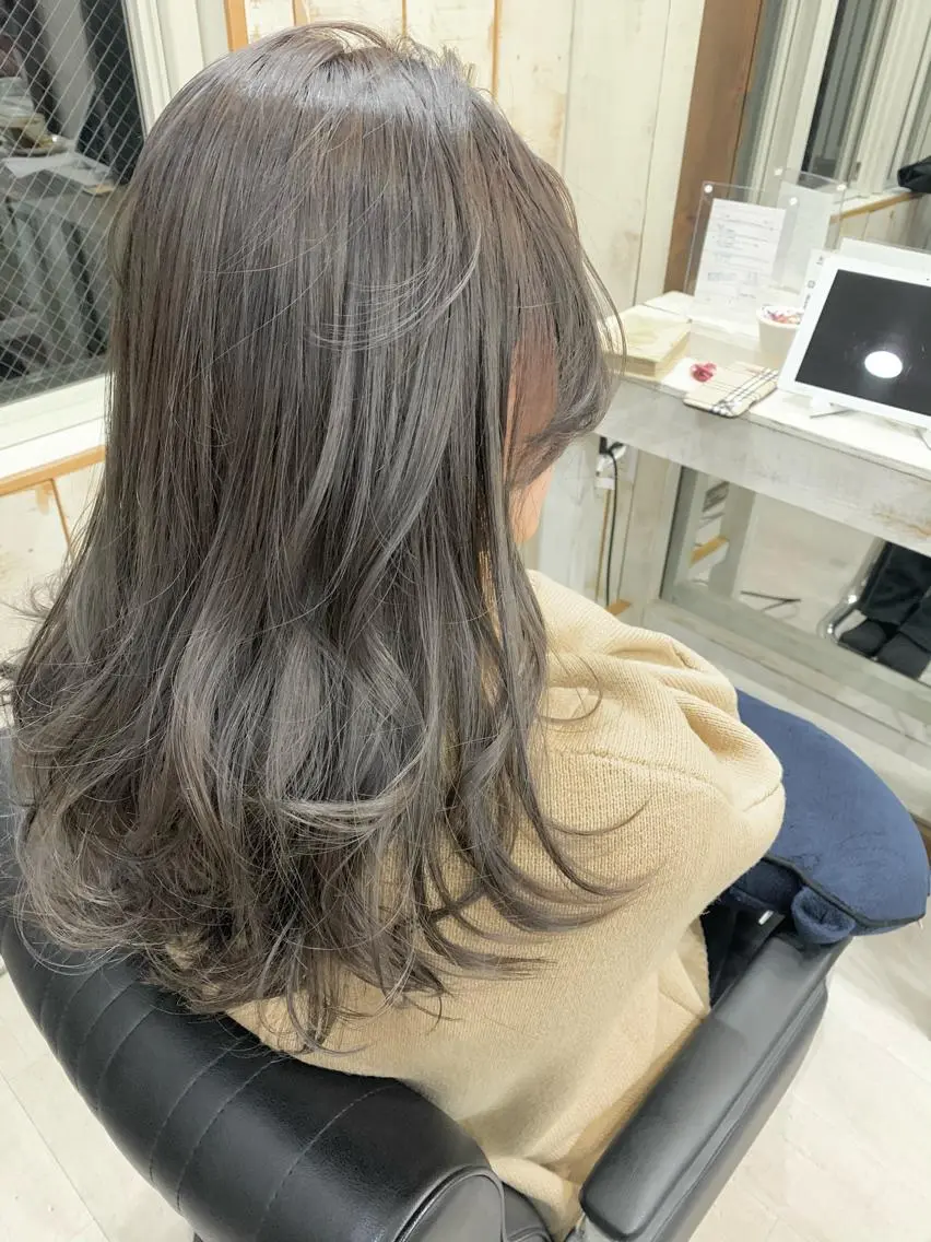 ロング カラー 鷺谷 玲奈のヘアスタイル