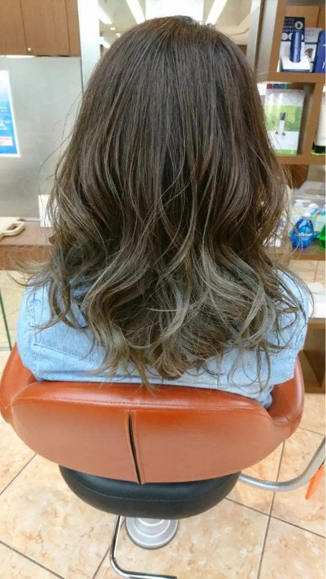 ミディアム カラー グラデーションカラー 森島 雅之のヘアスタイル