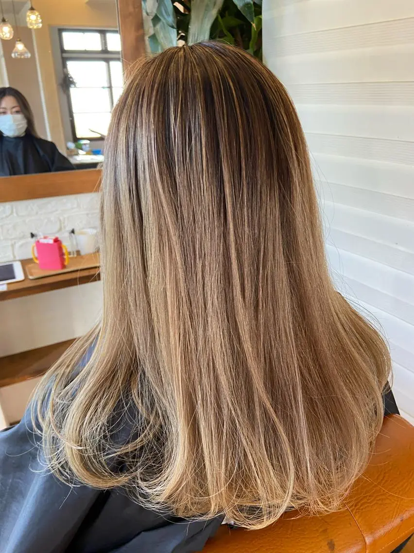 カラー ブリーチ ハイライトカラー 井上 歩美のヘアスタイル
