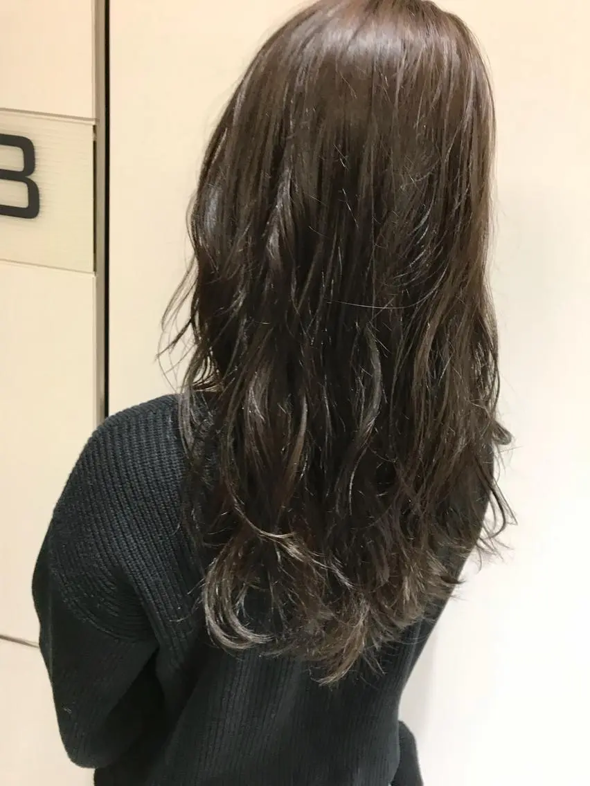 ロング カラー グレージュ 赤み消し韓国ヘア レイヤー縮毛🤍渡邉のヘアスタイル