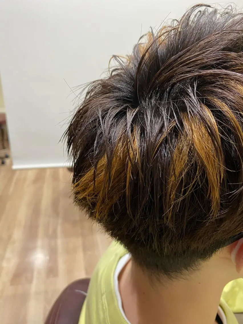カラー メンズ メンズメッシュ メッシュ 東田 恋のヘアスタイル