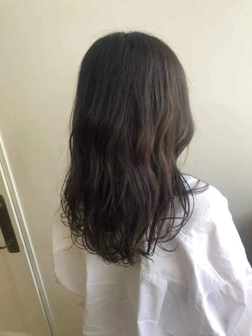 セミロング カラー ヘアアレンジ MIOベージュカラー 柔らかいカラーのヘアスタイル