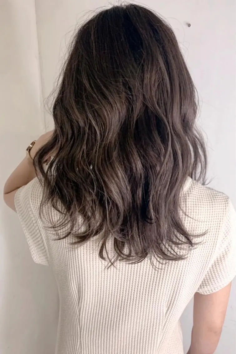 セミロング カラー アッシュ バレイヤージュ ブリーチ デザインカラー グレージュ カット トリートメント 京都大人女性ショート 徒歩1分/秋山のヘアスタイル