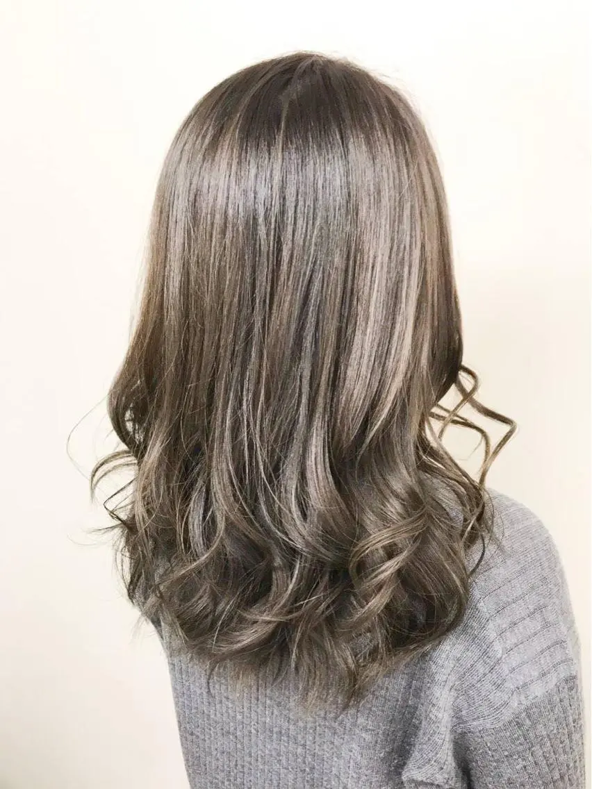ロング 秋葉 万柚子のヘアスタイル
