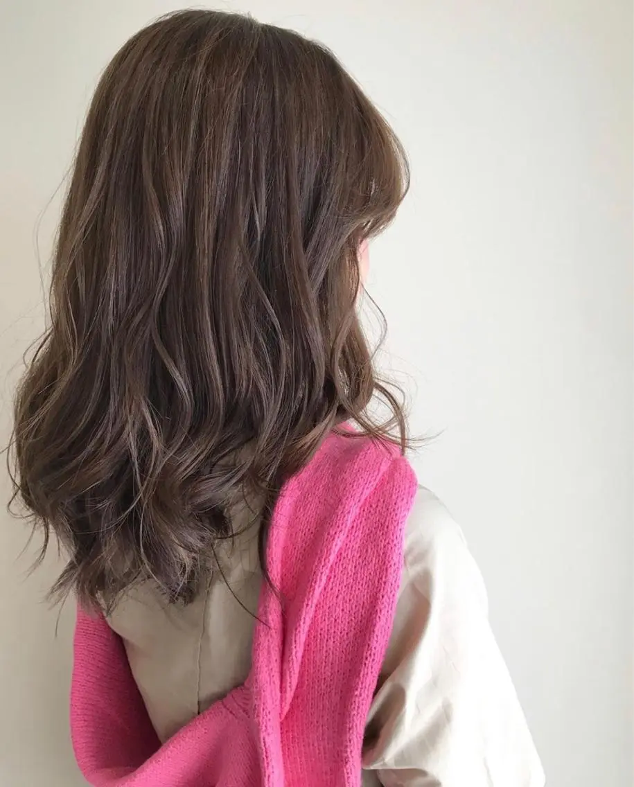 セミロング カラー ヘアアレンジ マツエク・マツパ アッシュ アッシュブラウン ブラウンカラー カラーマツエク 福壽 優奈のヘアスタイル