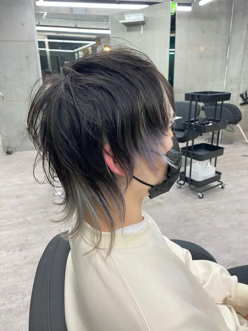 カラー メンズ メンズバレイヤージュ センターパート メンズハイライト メンズインナーカラー マッシュ 原宿アンリ 山下卓也のヘアスタイル